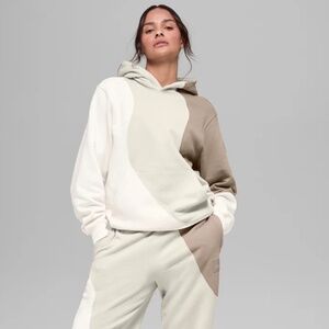 ALO Yoga Make Waves Hoodie in Ivory/Bone/Gravel Size XS